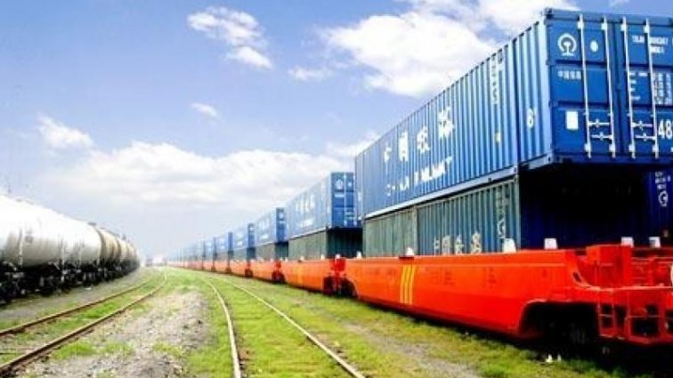 В Украине могут остановиться грузовые железнодорожные перевозки — СМИ