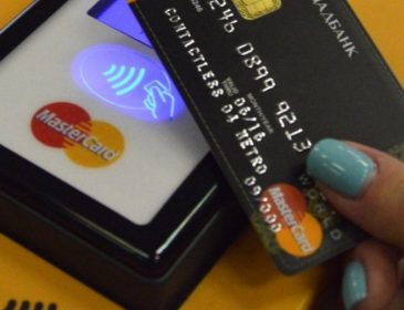 С украинцев хотят снять ответственность за банковские карточки