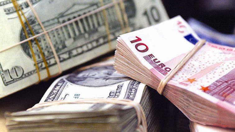 Украинцы продали банкам валюты на $1,6 млрд