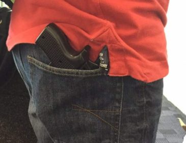 Охрану лондонского аэропорта удивил необычный пистолет этого парня (ФОТО)
