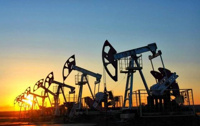Цены на нефть упали ниже $45