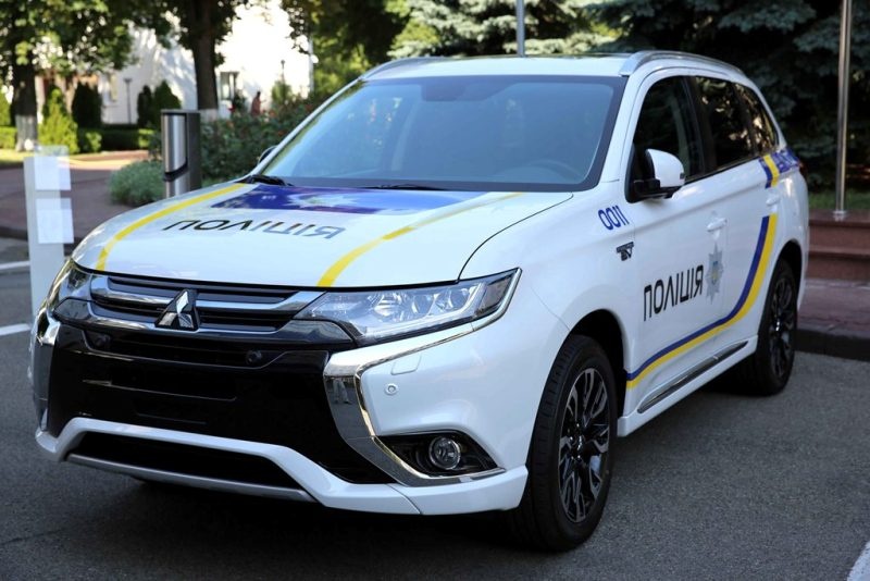 ukrainian-police-car-mitsubishi-outlander-phev