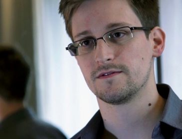 Сноуден разрабатывает защищающий от слежки чехол для смартфонов