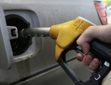 Почему дорожает бензин и что будет с ценами: прогноз экспертов
