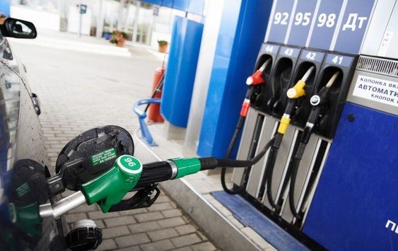 Бензин в Украине должен стоить дешевле минимум на гривну