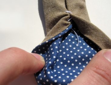 Если ты увидишь нитку на галстуке, не спеши ее срезать. Это очень важная деталь!