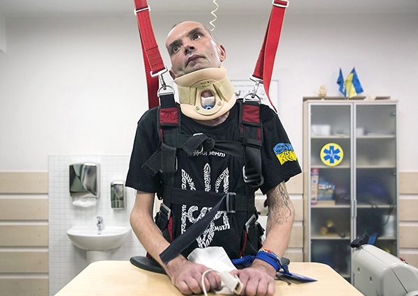 Ровенские медики спасают бойца АТО, от лечения которого отказались 18 клиник