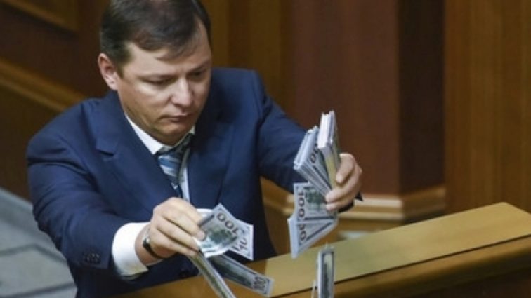 Украинцам рассказали, какую заработную плату получают депутаты на самом деле