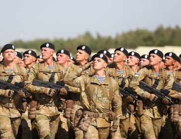 С конца октября украинская армия станет контрактной