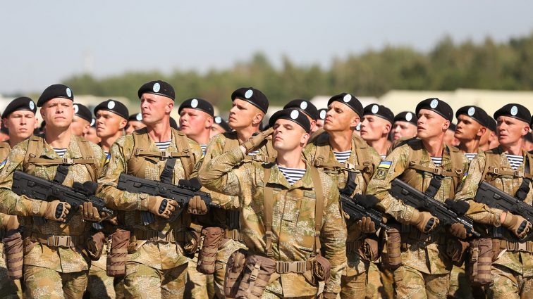 С конца октября украинская армия станет контрактной