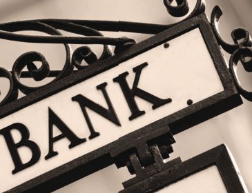 Доверие населения к банковской системе минимальноя: у людей на руках $100 млрд