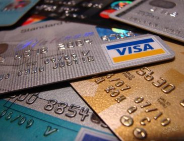 Интернет-магазины отдавали данные банковских карт мошенникам: что делать?