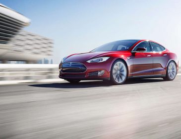 Tesla начала выпуск полностью автономных автомобилей