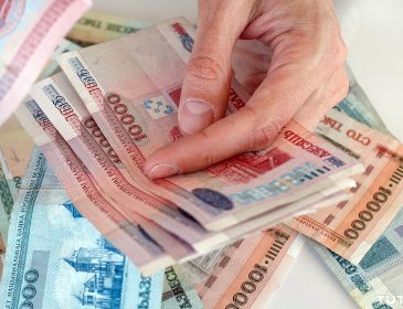 Белорусские банки приостановили отправку денег в Украину