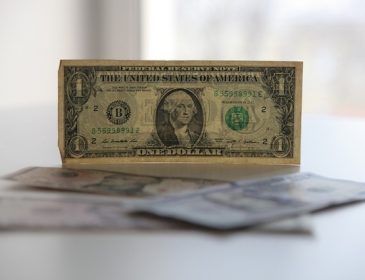 Официальный курс доллара снова превысил 27 грн