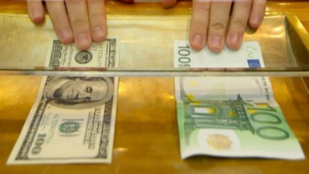 Доллар и евро синхронно ползут вверх, чего ожидать дальше?