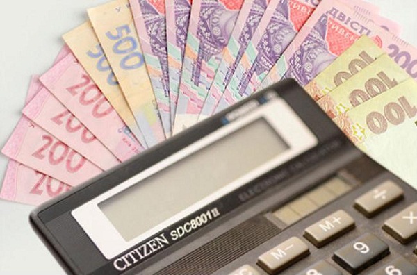 Как выжить? Налоги съедают половину зарплаты украинцев