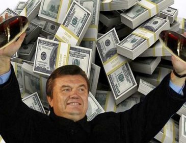 В экс-президента закончились деньги? Суд снял арест с 313 миллионов Януковича в банке Порошенко