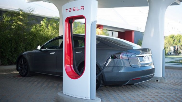 Tesla планирует открыть в Украине заправки Supercharger