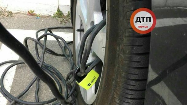 ФОТОФАКТ. Украинский водитель «взорвал» сеть своим изобретением против воров