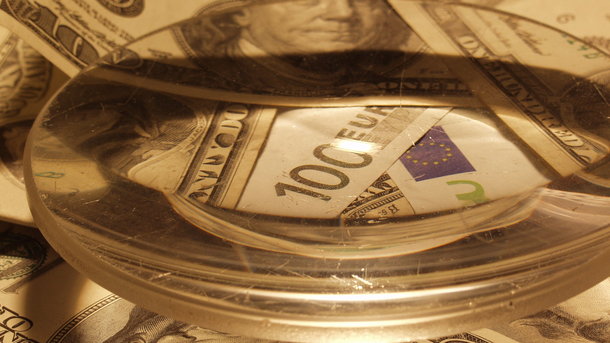 В Украине вырос курс доллара и евро