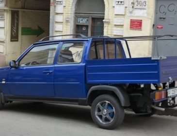 ФОТОФАКТ. На дорогах Украины заметили уникальную «Таврию»