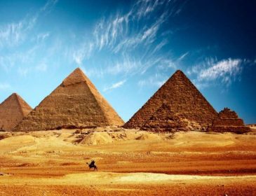 Странные наказания: в Египте ввели штрафы для наглых торговцев, а на Майорке – для туристов