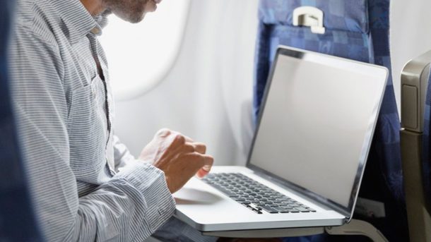США решили не запрещать ноутбуки в самолетах – СМИ