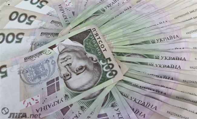 Реальная зарплата в Украине подскочила на 20%: кто стал богаче