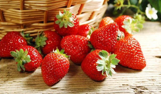 «Золотая» клубника: цены на ягоду в Украине бьют все рекорды
