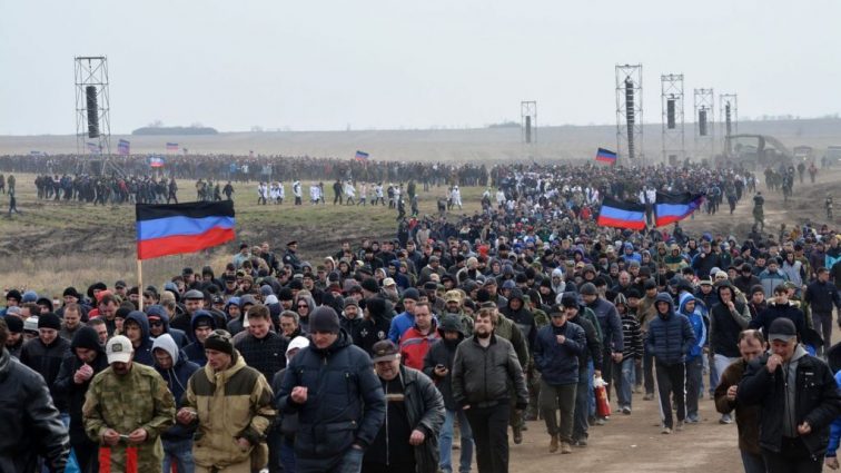 Майские в Донецке: всех грустных уволят