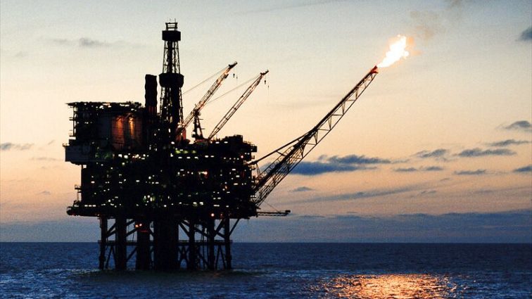 Нефть дешевеет из-за ситуации с Катаром