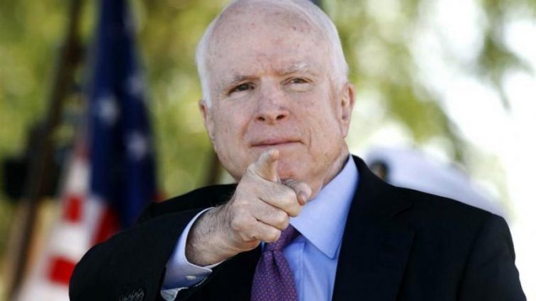 Маккейн жестко «отходил» коллегу за ответ по Украине