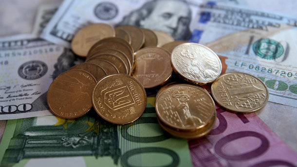 В Украине упал курс доллара и евро