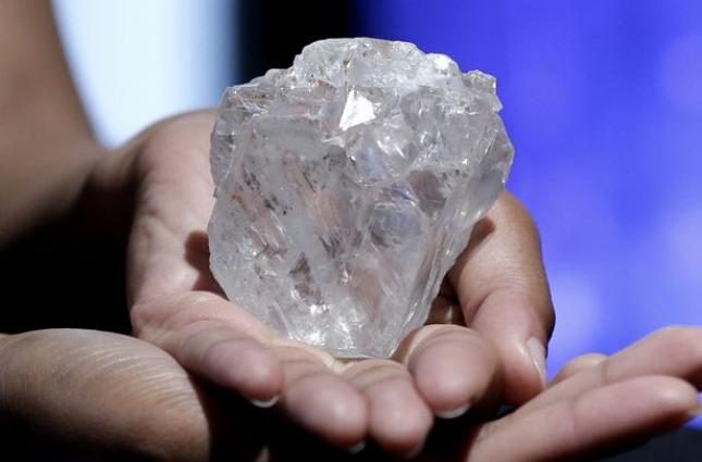 Крупнейший в мире алмаз хотят распилить и продать по частям