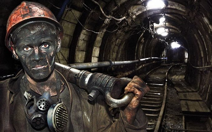 Три дня забастовки: луганским шахтерам не выдают зарплату