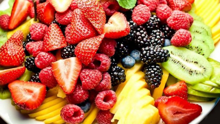 Любимый фрукт поможет похудеть летом