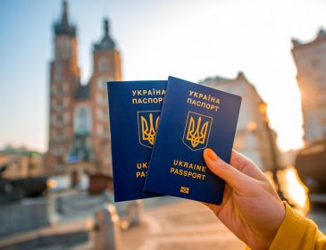 Безвиз за 10 евро: как Евросоюз может изменить правила въезда для украинцев