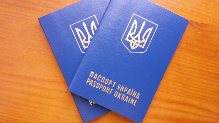 Правительство утвердило! Сколько на самом деле стоит оформление загранпаспорта в Украине