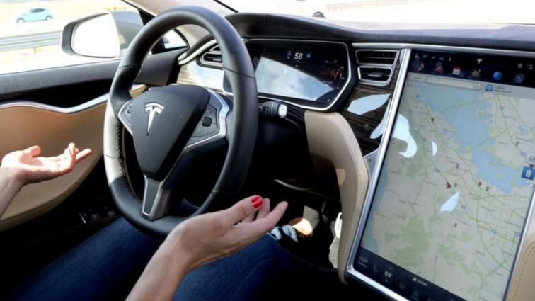 Tesla создает устройство искусственного интеллекта для беспилотных авто