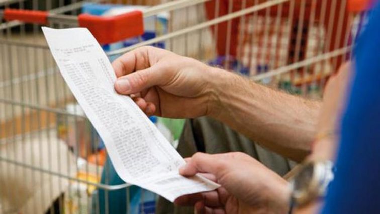 Украинцы имеют право требовать чек: Стало известно, как людей обманывают в магазинах
