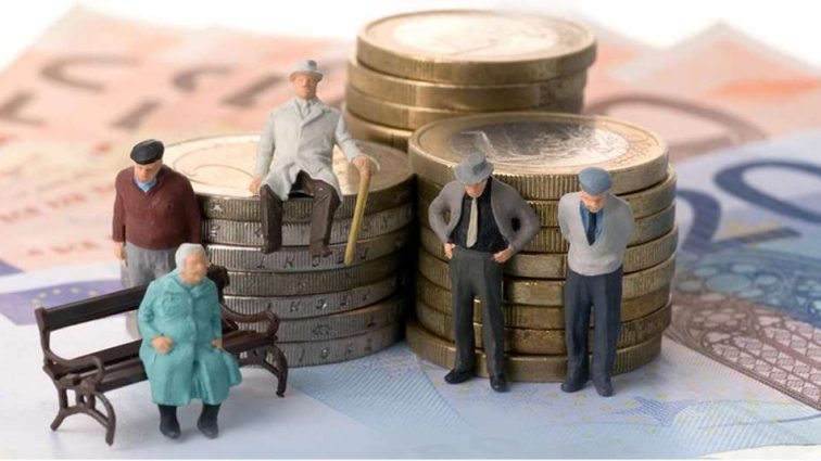 «Не менее 1,5 тысячи гривен»: Гройсман анонсировал новое повышение пенсий, у кого вырастут выплаты
