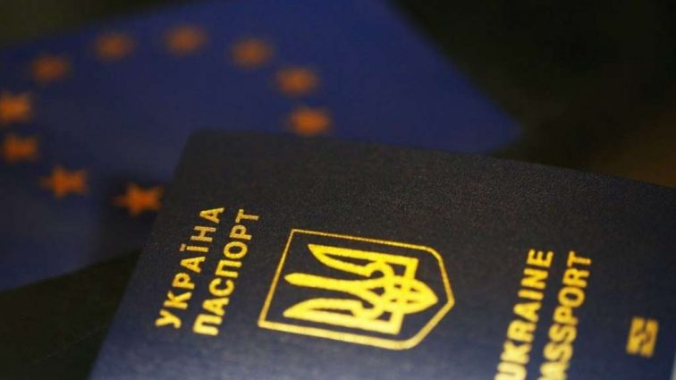 Литва удвоила выдачу трудовых виз: Какую работу предлагают украинцам
