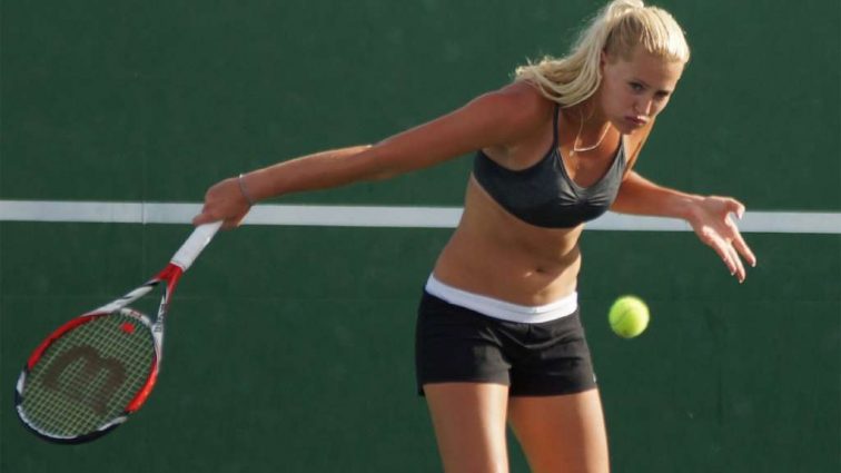 Французская теннисистка извинилась за то, что обыграла британку