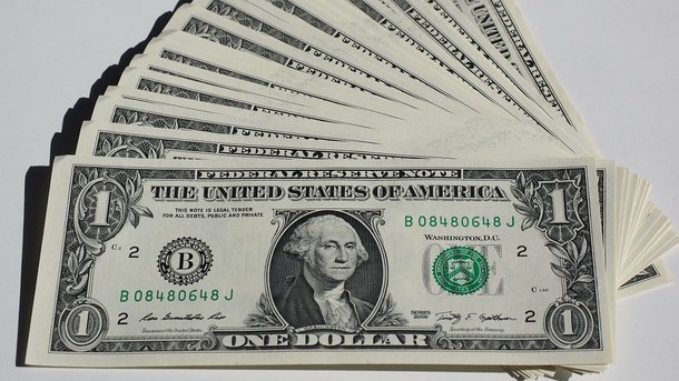 Доллар снова изменился в цене: сколько стоит «зеленый» на сегодня