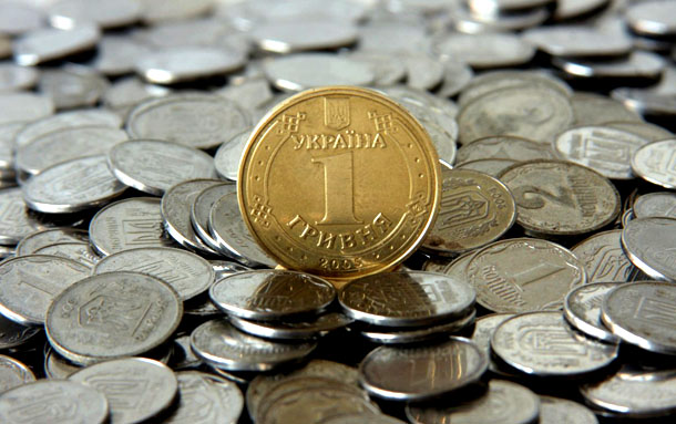 «На 27 копеек»: Национальная валюта начала неделю с укрепления
