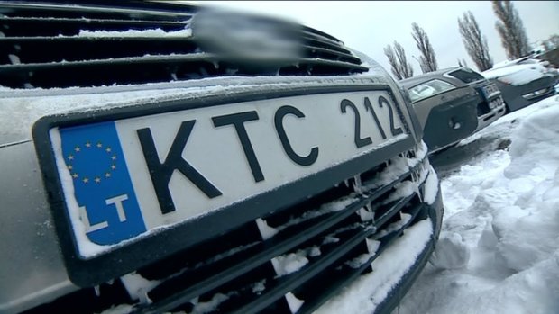 Украинским автомобилистам напомнили новые правила растаможивания евроблях